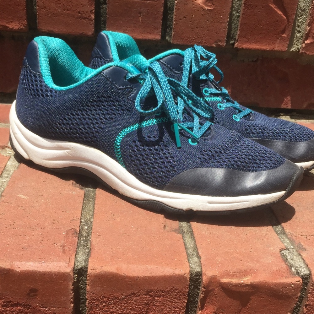 Vionic size 9